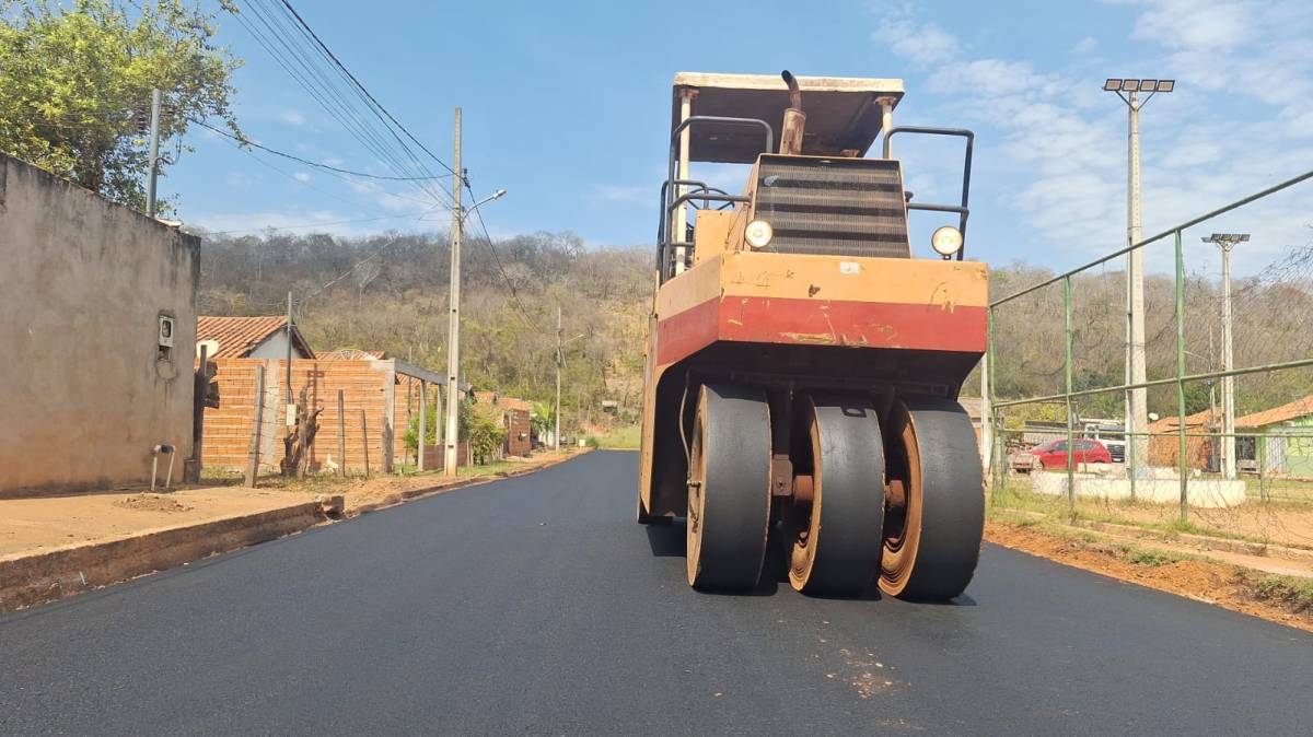 Barão de Melgaço ganha nova cara: Margareth acelera asfalto em bairro da cidade - <span class=